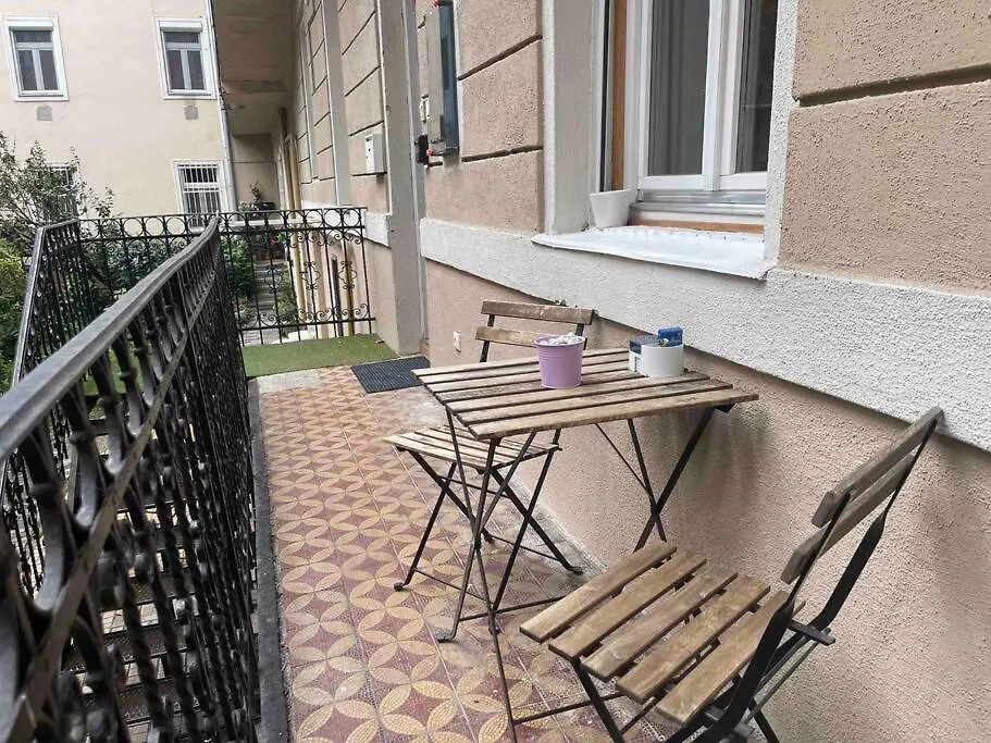 Knezits Spacious Ac Terrace Free Parking Budapest Hungary