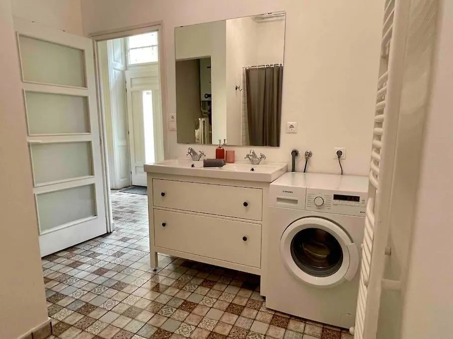 Knezits Spacious Ac Terrace Free Parking Budapest
